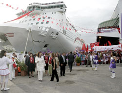 Leila Ben Ali a présidé, lundi, au port de La Goulette, la cérémonie d’accostage d’un bâteau, baptisé « Fidèles à Ben Ali »